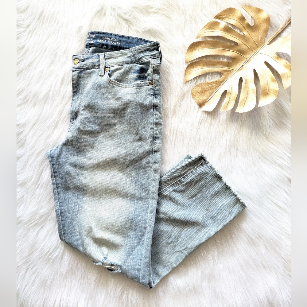Levi Strauss light wash distressed high-rise ankle straight denim jeans size 32